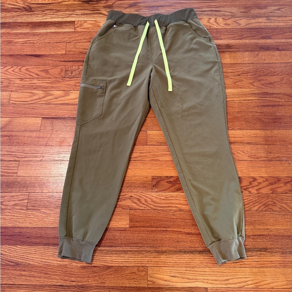 Figs jogger scrub pants!